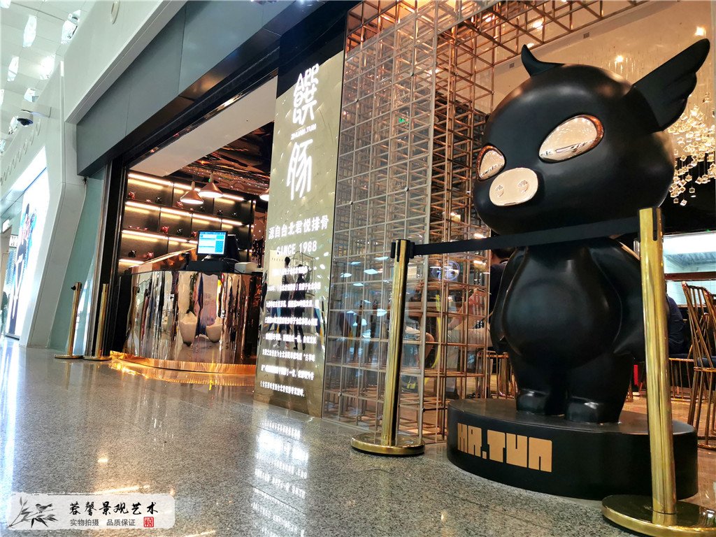 深圳玻璃鋼雕塑，機場君悅餐廳企業(yè)公仔定制 (1)