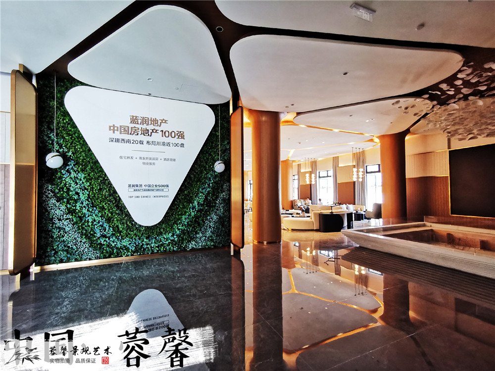 藍(lán)潤(rùn)廣場(chǎng)室內(nèi)仿真植物墻裝飾案例 (2)